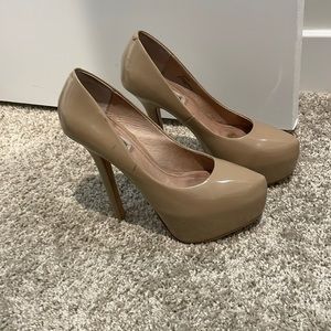 Steve Madden nude platform heels